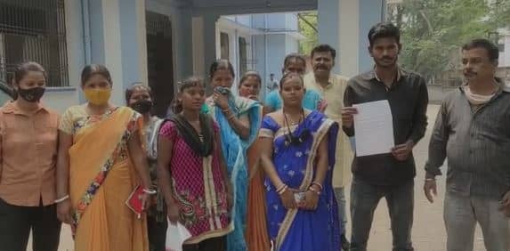 लगा आरोप, रिश्तेदारों के नाम दे दिया बाजार का टेंडर