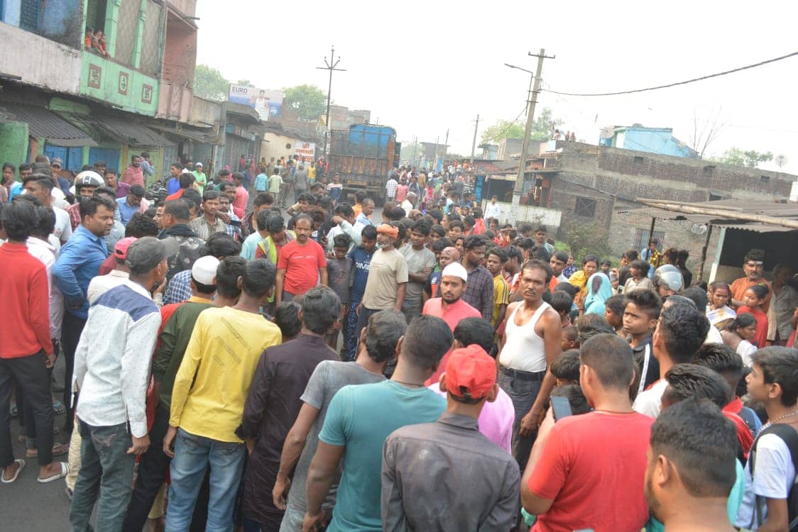धनबाद में ट्रक ने लील ली दो लोगों की जान, ट्रक चालक फरार