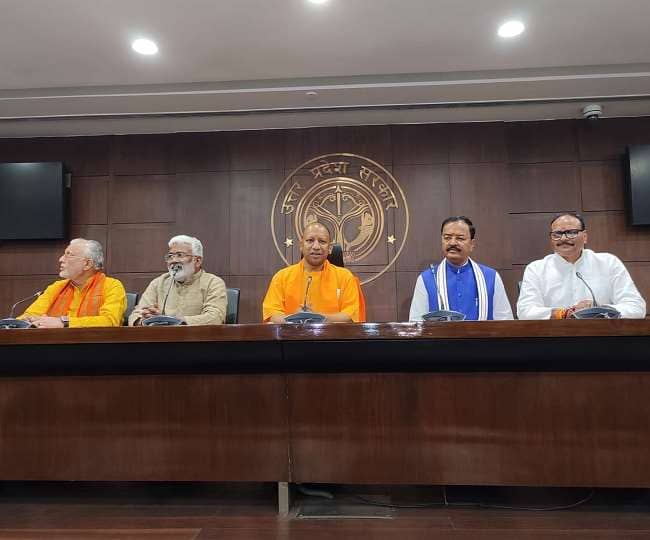 दूसरी बार सीएम बनते ही योगी आदित्यनाथ ने की घोषणा - अब 30 जून तक चलेगी मुफ्त राशन योजना