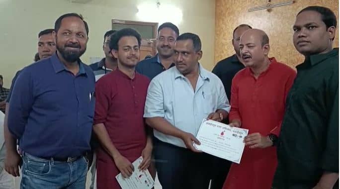 पत्रकार मोहन सिंह की स्मृति में रक्तदान शिविर का आयोजन, 90 यूनिट रक्त संग्रहित