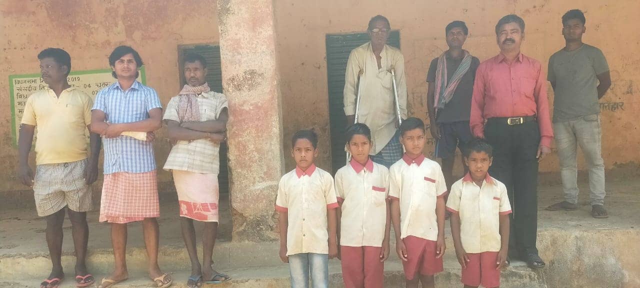 8 किमी दूर दूसरे गांव के विद्यालय में मर्ज होने से भुसाढ़ के बच्चों ने छोड़ी पढ़ाई, शिक्षा विभाग से लोग नाराज