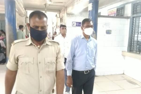 चेक की क्लोनिंग कर 18लाख 80हजार की अवैध निकासी, बैंक मैनेजर गिरफ्तार