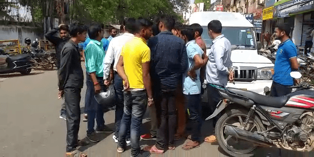 बैंक के भीतर एलआईसी एजेंट के बैग से 1 लाख रुपये लेकर फरार हुए अपराधी, दो धराए, दो फरार