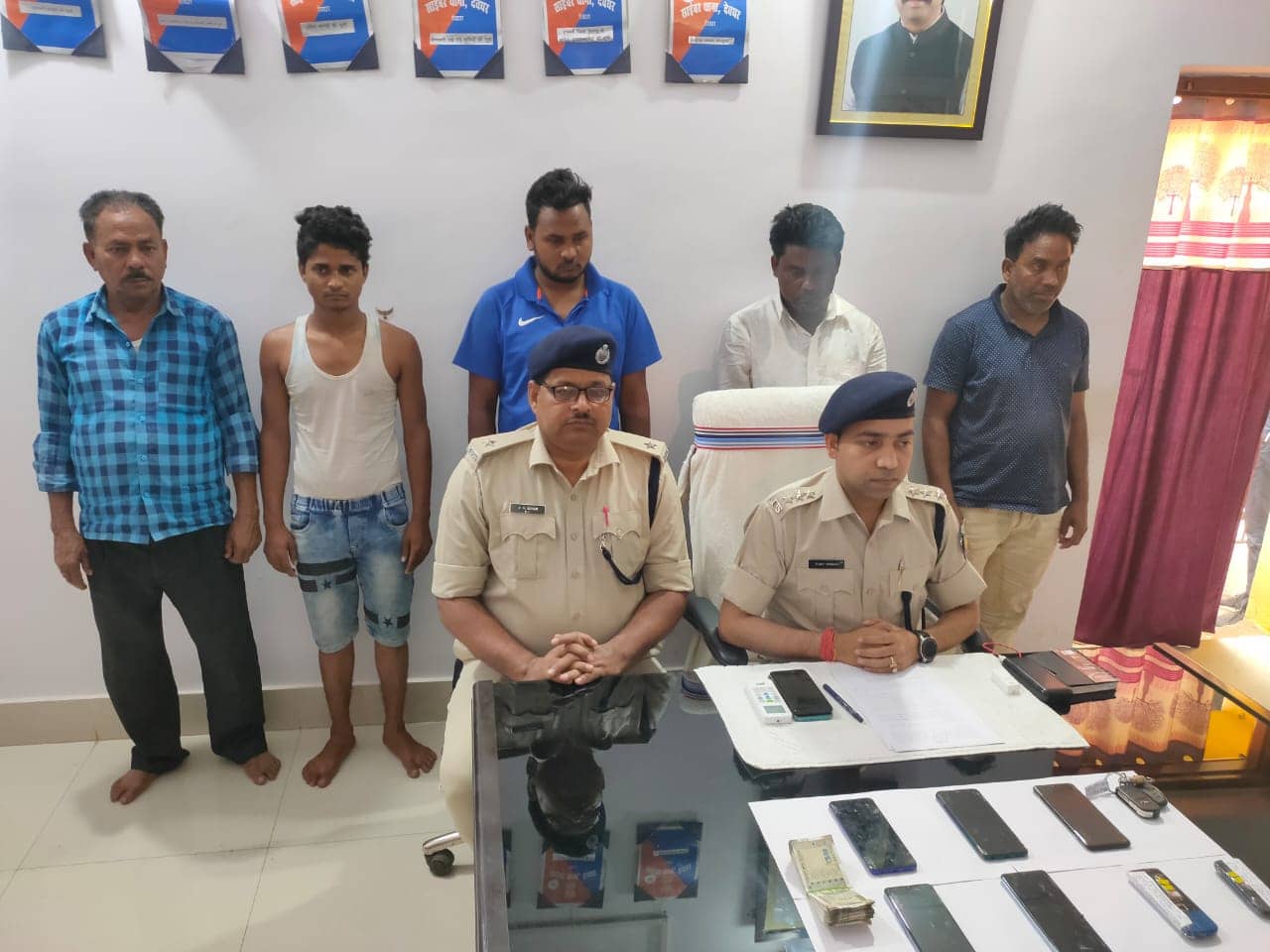 साइबर अपराध के माध्यम से अकूत संपति जमा करने वाले पिता-पुत्र समेत 5 गिरप्तार, संपति अटैच के लिए ईडी पत्र लिखेगी पुलिस