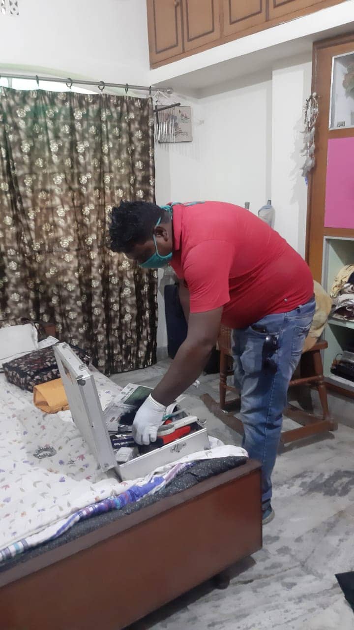 बंदूक की  नोंक पर दो  फ्लैट में भीषण डकैती , इलाके में दहशत