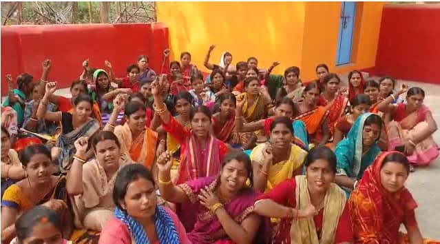 पोषण सखियों ने बर्खास्तगी का किया विरोध, सड़क से सदन तक सरकार को घरेने की बनायी रणनीति