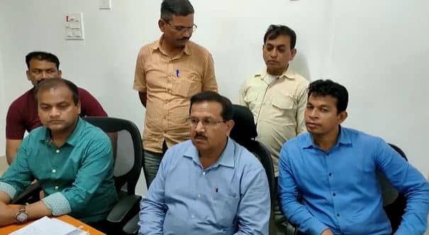 निगरानी विभाग ने ऐसे बुना जाल कि 55 हजार घूस लेते क्लर्क रंगे हाथ धराया