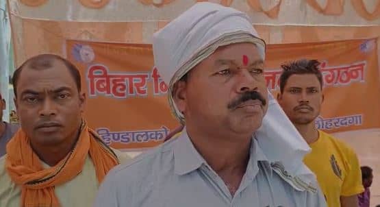 हिंडाल्को मजदूरों ने किया धरना प्रदर्शन, मांग पूरी नहीं हुई तो करेंगे भूख हड़ताल