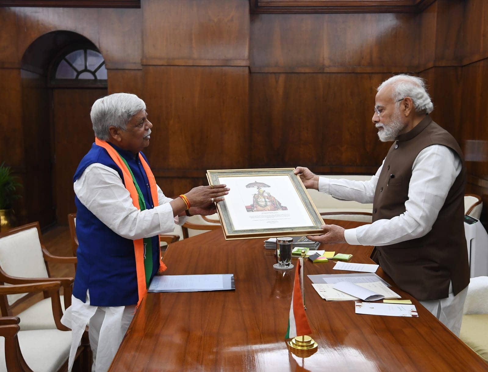 सांसद बीडी राम ने की प्रधानमंत्री मोदी से मुलाकात, श्री बंशीधर नगर मंदिर में आने का दिया निमंत्रण