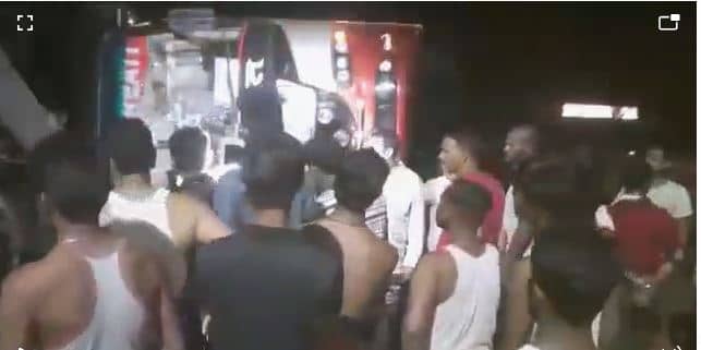 जमशेदपुर से देवघर जा रही बस झरिया में पलटी, 12 यात्री जख्मी