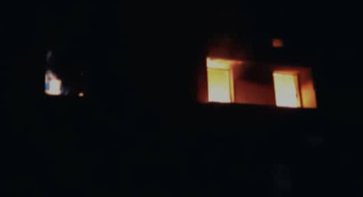 बंद पड़े क्वार्टर में लगी भीषण आग, लाखों के नुकसान की आशंका