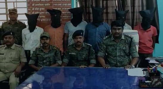 बिजली तार और स्क्रैप चोरी करने के आरोप में छह चोर गिरफ्तार, तीन टन तार बरामद