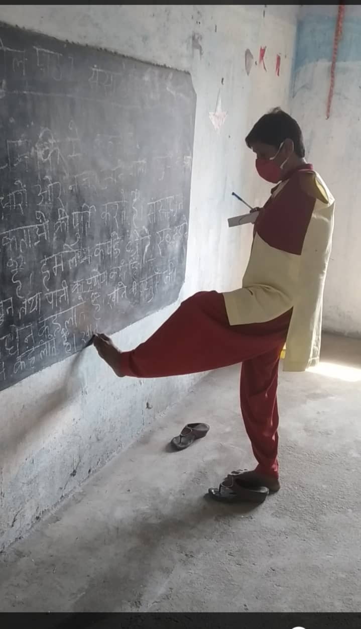 शिक्षक दिवस विशेष : दोनों हाथ से दिव्यांग पारा शिक्षिका बसंती दर्द सहकर गढ़ रही देश का भविष्य