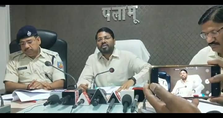 पलामू : पंचायत चुनाव को लेकर सरगर्मियां तेज,  संवेदनशील बूथों की हुई पहचान