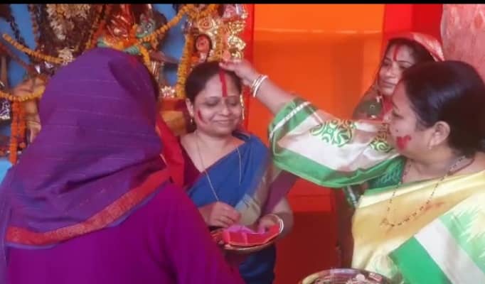 आस्था का महापर्व चैत्रनवरात्रि का समापन : सिंदूर खेला कर मां दुर्गा को को दी गई विदाई