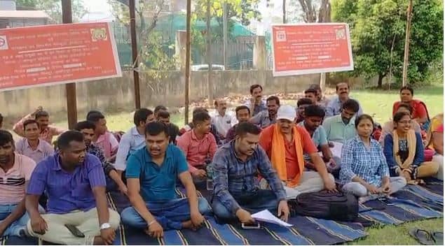आउटसोर्सिंग को लेकर वन विभाग के खिलाफ धरने पर बैठा चालक संघ