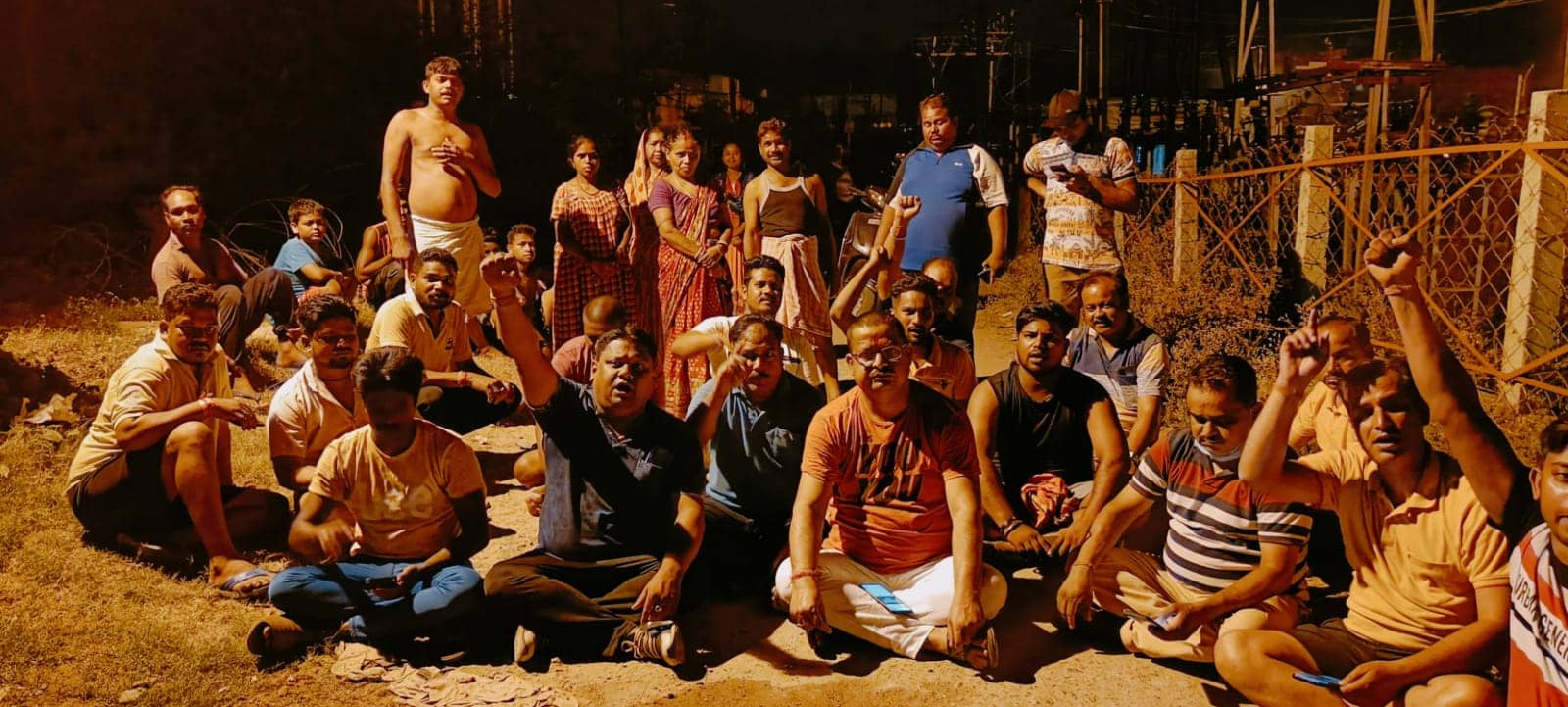 बिजली गुल रहने से मानगो की जनता बेहाल, नाराज लोगों ने दिया रात भर धरना