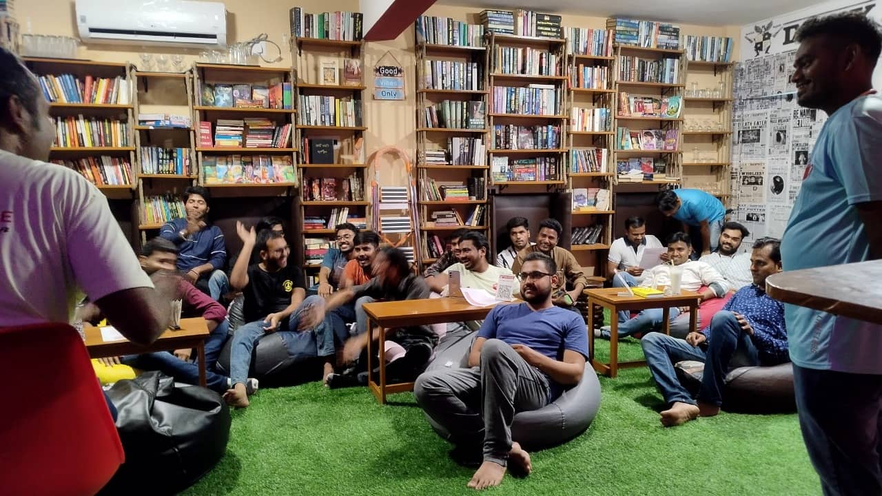 कॉफी और कॉन्टिनेंटल के साथ फेवरिट बुक.....सुकुन का यह पल धनबाद में यहां मिलेगा