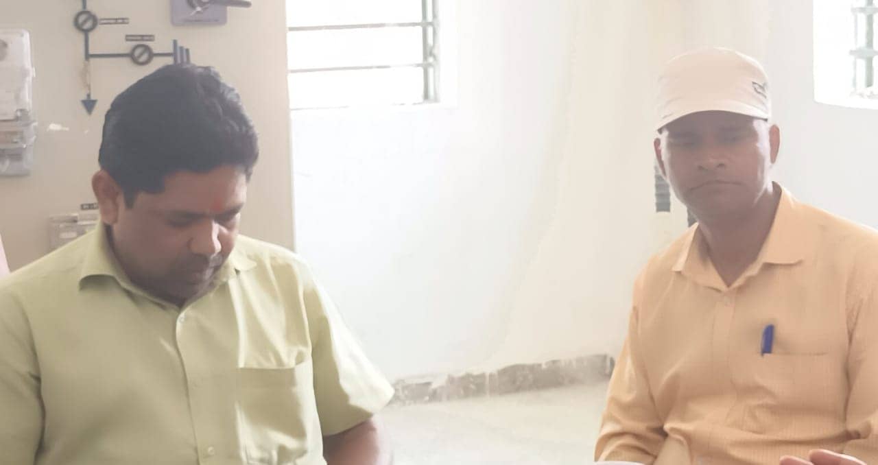 बिना कनेक्शन कर रहे थे बिजली का उपयोग, छापेमारी में रंगे हाथ धराए, अब देंगे जुर्माना