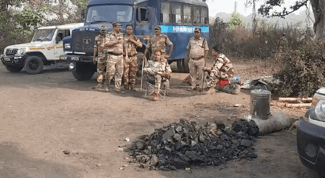 अवैध खनन स्थलों पर सीआईएसएफ की छापेमारी, कोयला संचालकों के बीच अफरा तफरी