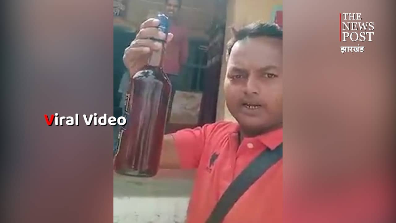 अवैध तरीके से शराब बिक्री की खोली पोल , तो पुलिस ने जमकर की पिटाई, देखिए वायरल वीडियो