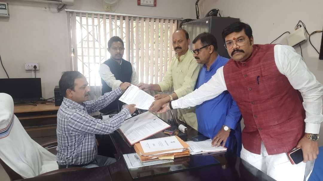 भाजपा ने 32 BDO के पदस्थापन को आचार संहिता उल्लंघन बताया, राज्य निर्वाचन आयोग को सौंपा ज्ञापन