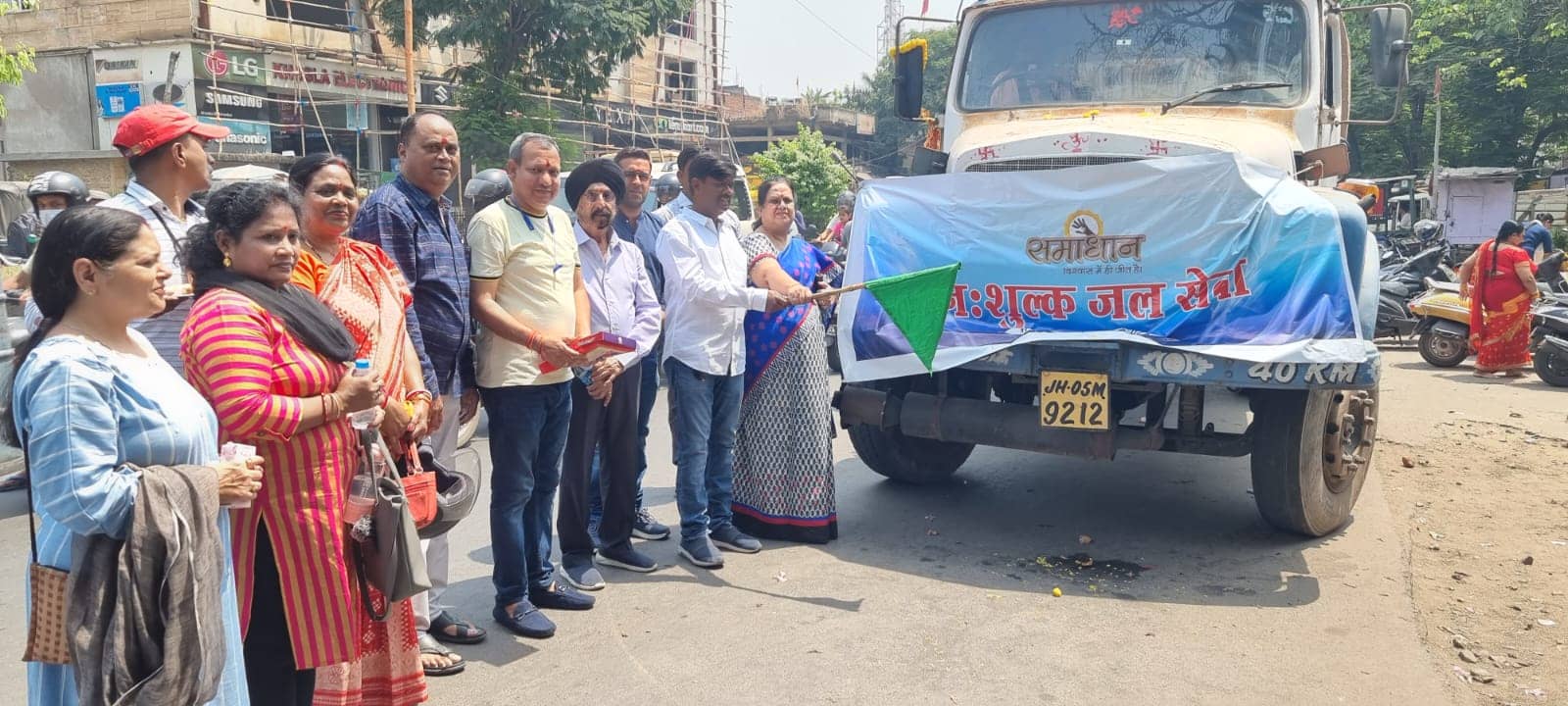 भीषण गर्मी  में ग्रामीण इलाकों के लिए पानी टैंकर सेवा का शुभारंभ