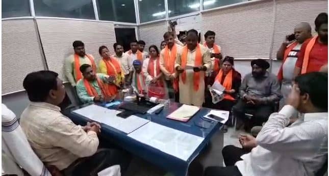 जानलेवा गर्मी में पानी किल्लत से बौखलाए लोग, नगर निगम को दे दी यह चेतावनी !