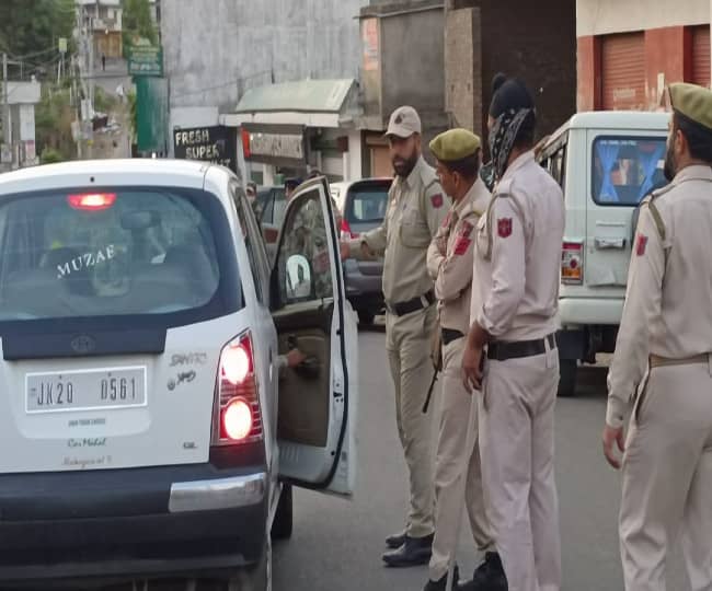 जम्मू में सीआइएसएफ की बस पर हमला, दो आतंकी ढेर, एक जवान भी शहीद