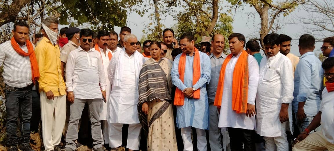 "धंसान में लोग दबे हुए हैं और रेस्क्यू की जगह भराई कर रहा है जिला प्रशासन ! "