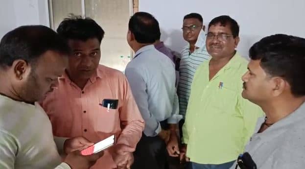 स्कूल से लौट रही कक्षा 6 की दो बच्चियां पुल से नीचे गिरीं, दोनों की हालत नाजुक