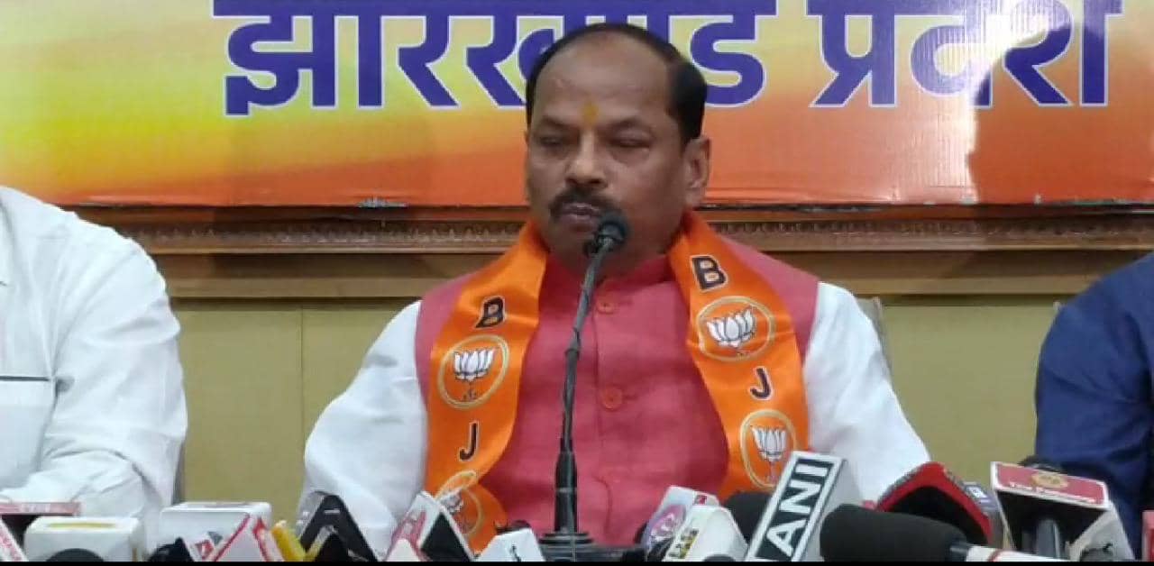 “ हेमंत सोरेन का नारा है, सरकारी प्लॉट हमारा है”