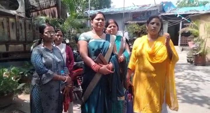 इलाज के नाम पर महिला ने की हजारों रुपए की ठगी, पीड़ित महिलाएं पहुंची थाना 