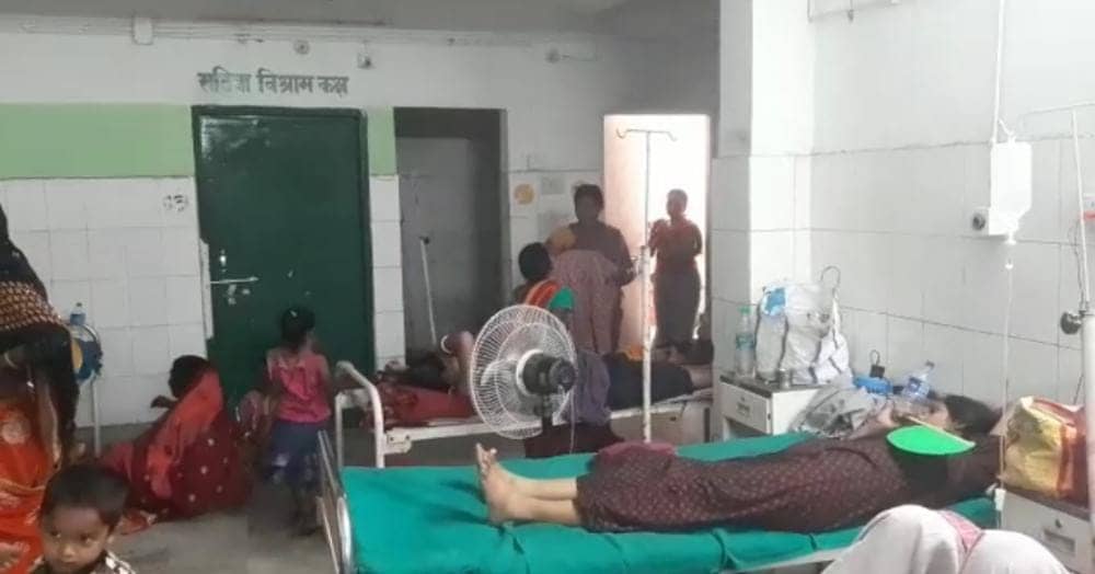 झारखंड का एक अस्पताल ऐसा जहां बिजली का पंखा भी खुद लाते मरीज