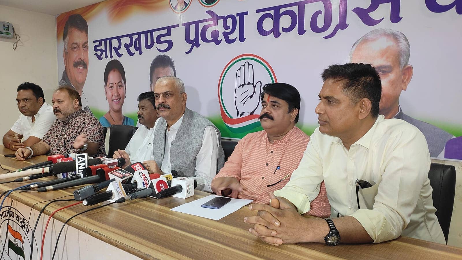 आरोपों से भड़की कांग्रेस, कहा- सीबीआई हमारे विधायकों पर तुरंत करती है कार्रवाई