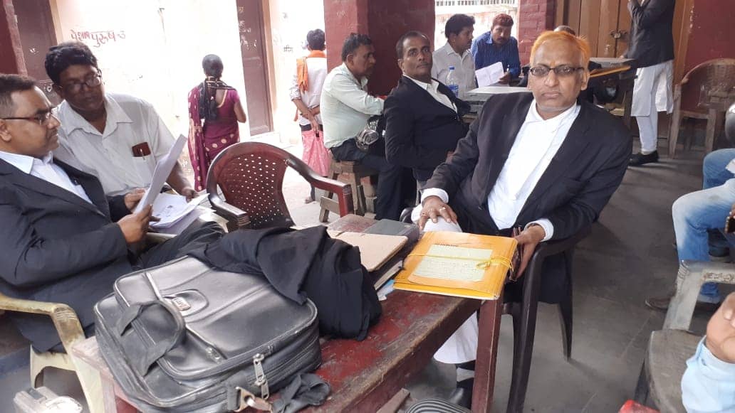 स्कूल पर जबरन एटीएम कार्ड से पैसा निकालने  का आरोप, कोर्ट में मुक़दमा दर्ज 