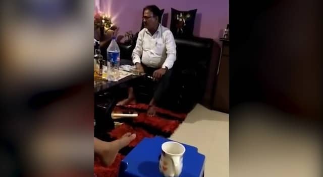 नगर निगम के अभियंता ने शराब बंदी कानून को दिखाया ठेंगा, दोस्तों के साथ शराब पार्टी का वीडियो वायरल