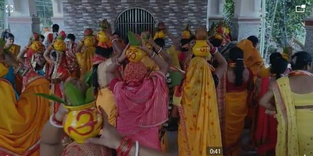 प्राण प्रतिष्ठा समारोह : कल शंख नदी से जल लेकर मंदिर तक पहुंची महिलाएं, भजन गीतों से माहौल शिवमय