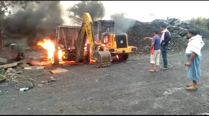 प्लांट में खड़ी जेसीबी मशीन में कैसे लगी आग, मजदूरों ने बुझायी आग