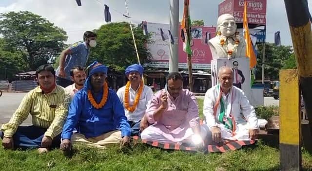 जमशेदपुर में  सीपी सिंह के बयान के खिलाफ कांग्रेसियों ने दिया धरना