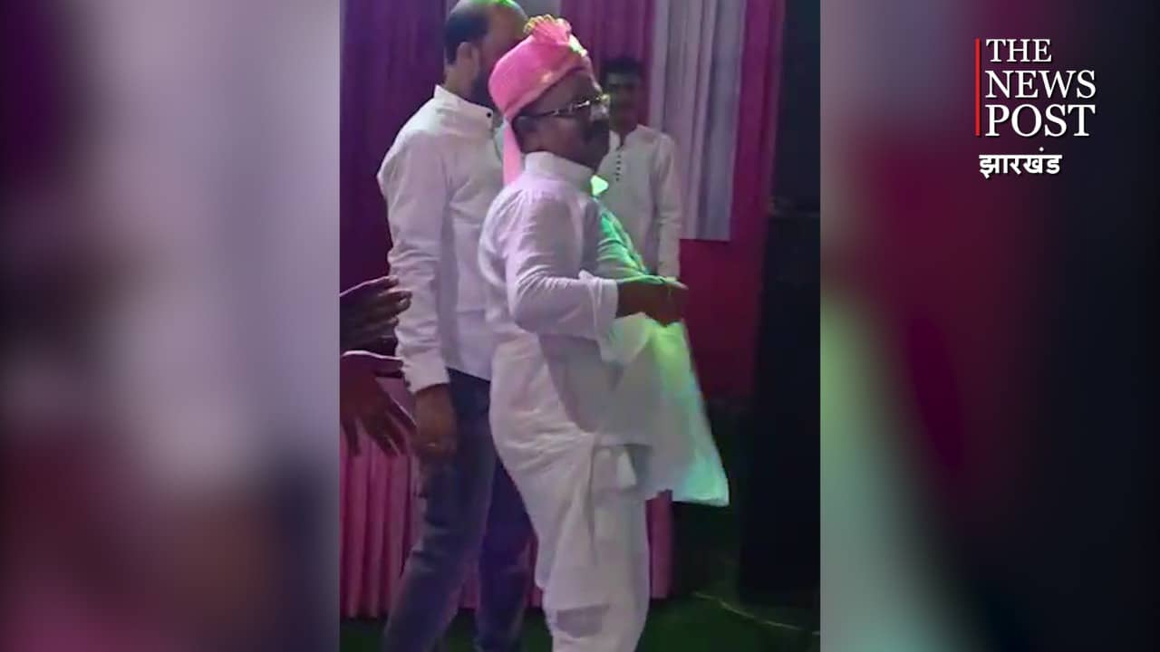 दिलबर दिलबर गाने पर कुर्ता उठाकर डांस करते नजर आए जदयू विधायक गोपाल मंडल