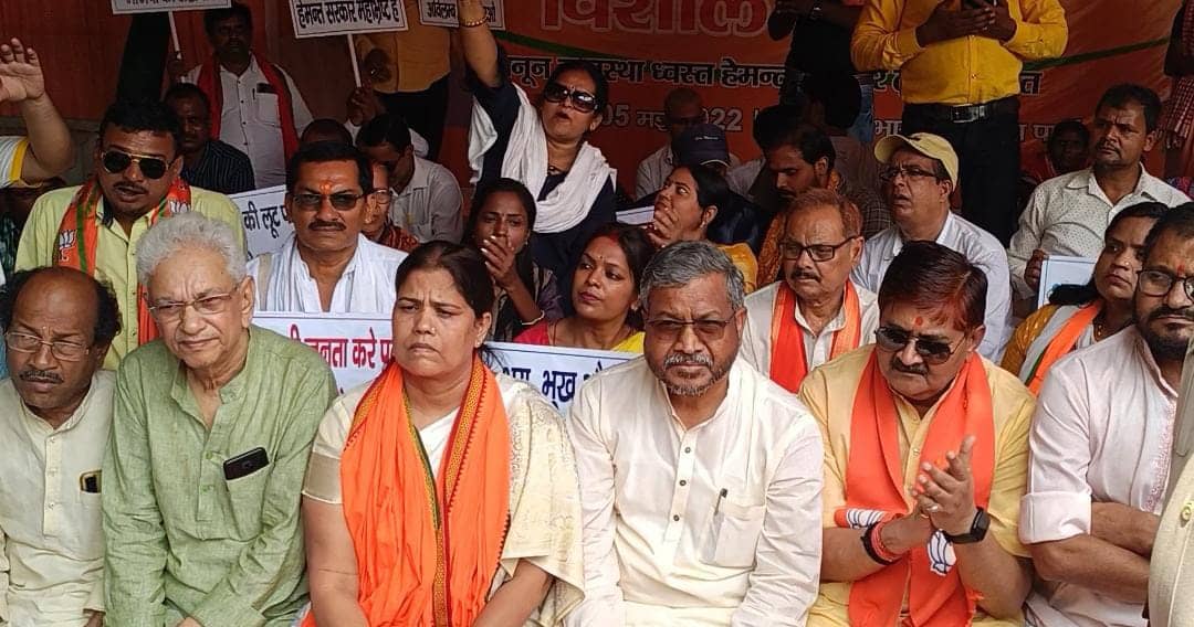 धनबाद में बोले बाबूलाल, मुट्ठी भर लोगों के आगे पुलिस नतमस्तक, कोयले की हो रही है लूट