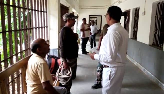 सरकारी स्कूल भवन में चल रहा था निजी आवासीय विद्यालय, डीसी के निरीक्षण में हुआ खुलासा