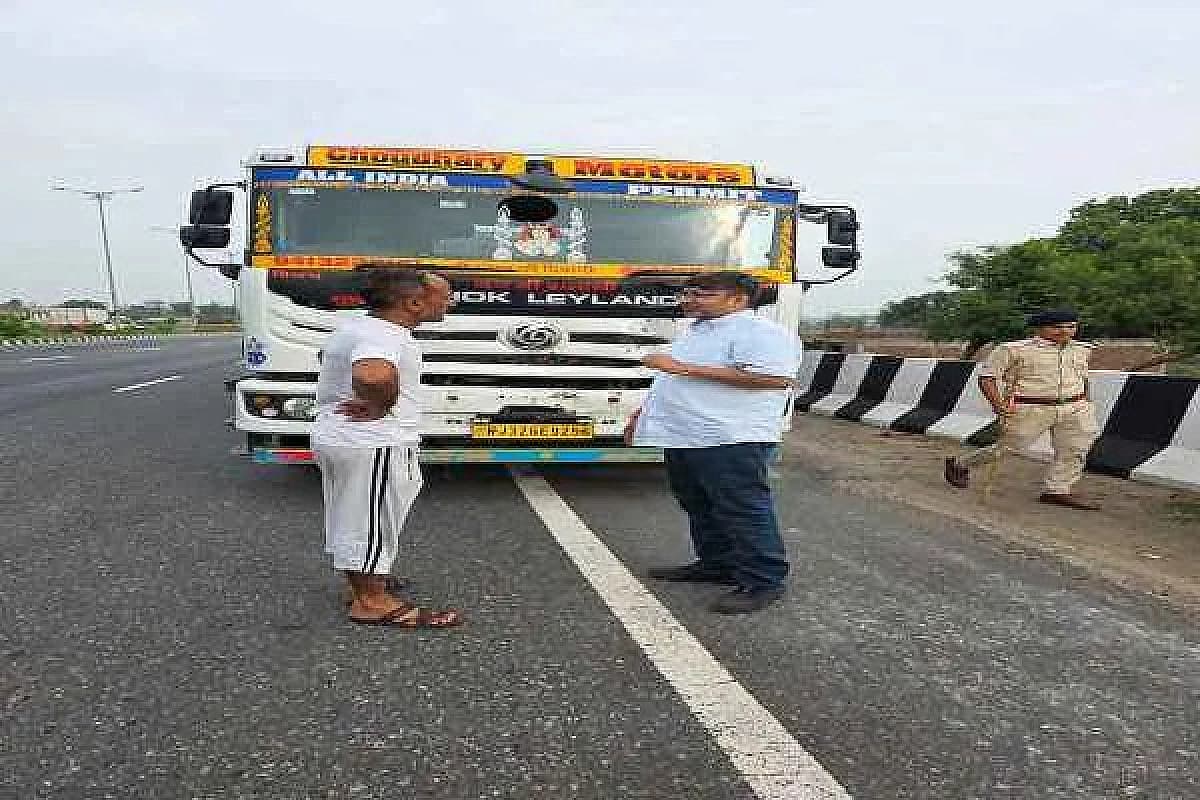 गिरिडीह: जीटी रोड पर परिवहन विभाग की बड़ी कार्रवाई, 12 ओवरलोड वाहन जब्त