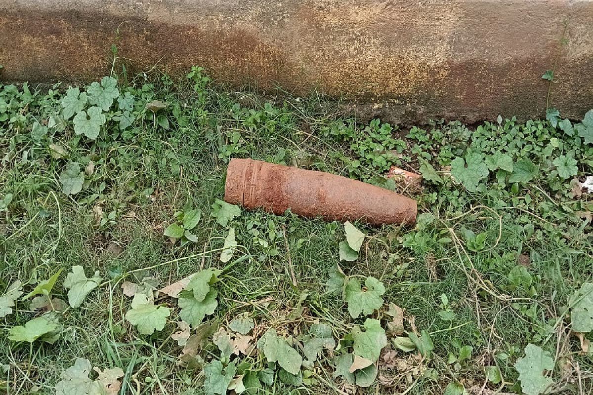खेत की जुताई के दौरान निकली बमनुमा वस्तु, पश्चिमी सिंहभूम के सोनपोखरी में मचा हड़कंप