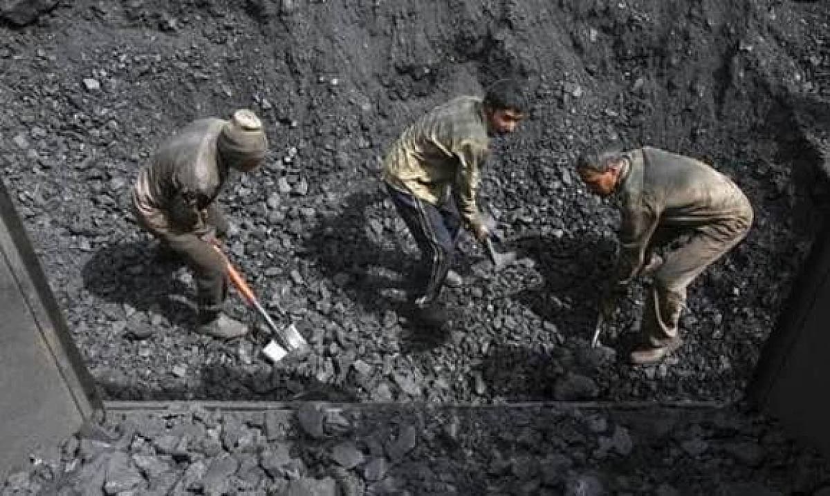 कोयलाकर्मियों के लिए गुड न्यूज़: पीएफ खाते में मिलेगा 7 .6 फीसदी इंटरेस्ट, चार लाख कर्मियों को होगा फ़ायदा 