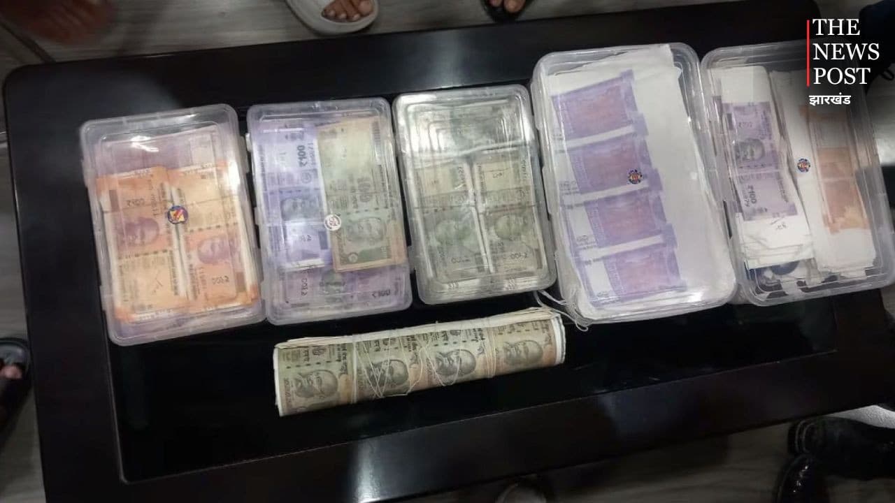 OMG! घर में ही लगा रखी थी नोट छापने की मशीन, फोटोकॉपी की आड़ में चल रहा था खेल, जानिए पूरा मामला