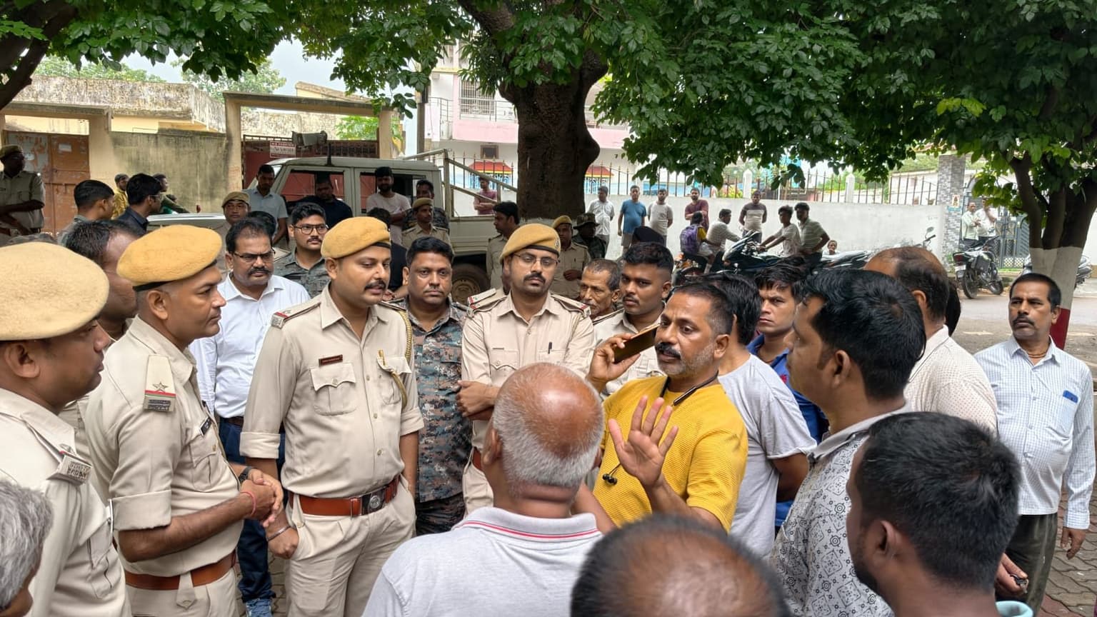 दुमका में 'ऑपरेशन दूधानी' पर उठे बड़े सवाल, पंकज की तलाश थी, तो विवेक राउत के घर पुलिस की दबिश क्यों ?
