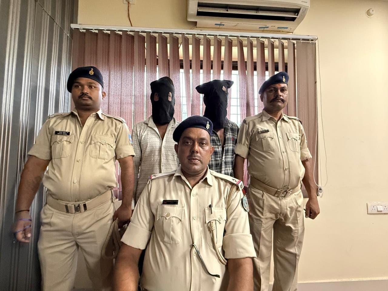 सरायकेला: आदित्यपुर में अवैध स्क्रैप कारोबार पर पुलिस का बड़ा एक्शन, 2 गिरफ्तार