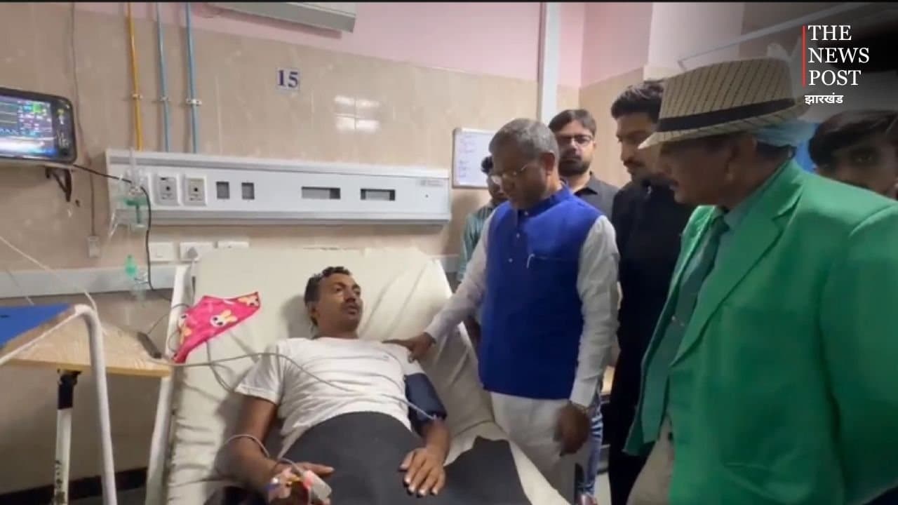 अनशनकारी छात्रों से मिलने सदर अस्पताल पहुंचे बाबूलाल मरांडी, बोले-संघर्ष जारी रखें लेकिन जीवन को खतरे में न डालें
